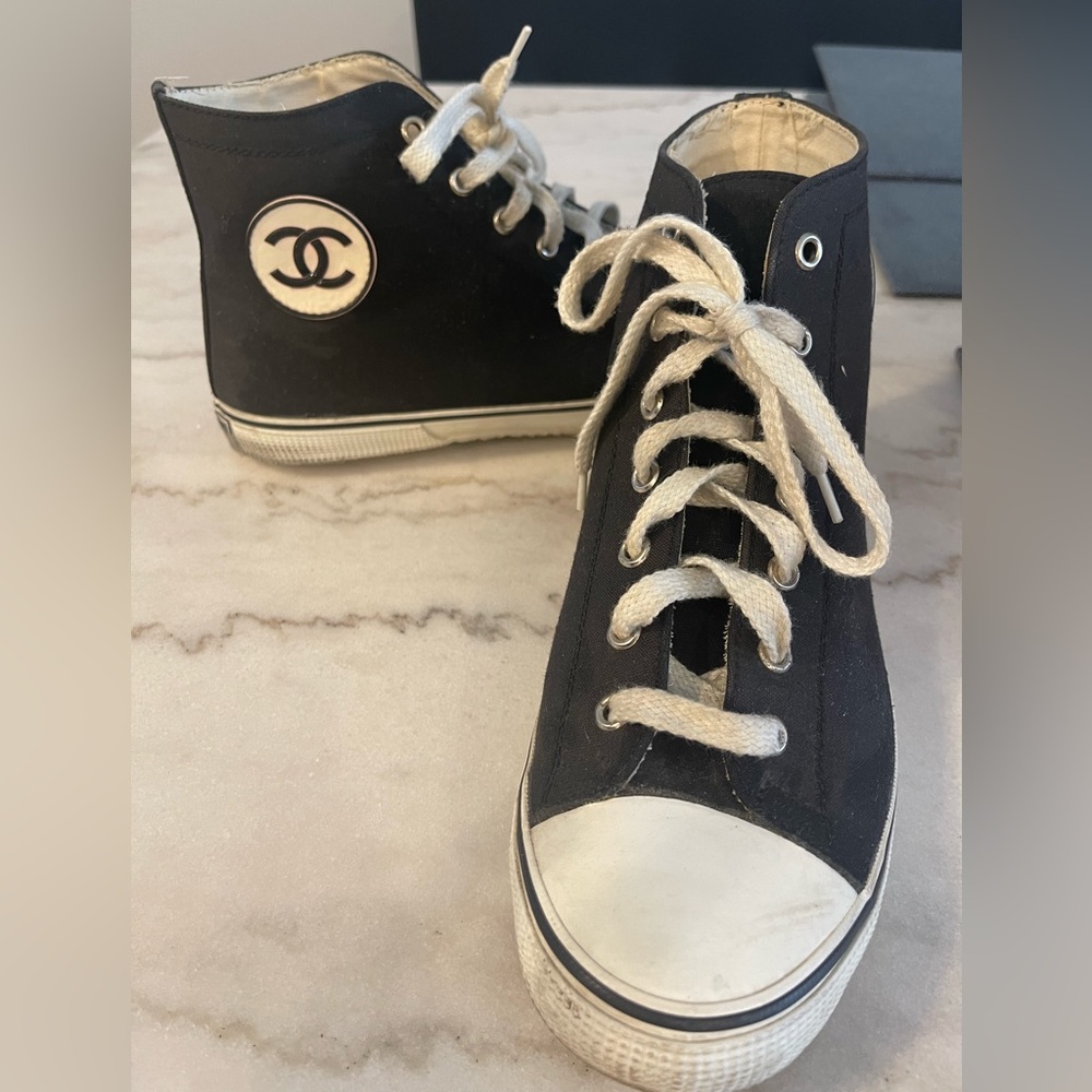 Chanel VINTAGE Shoe Size 39 Sneaker